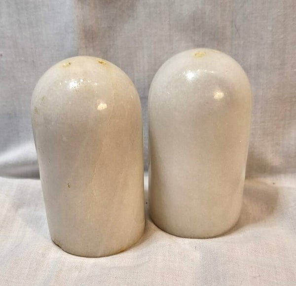 V - Marmeren peper- en zoutstel