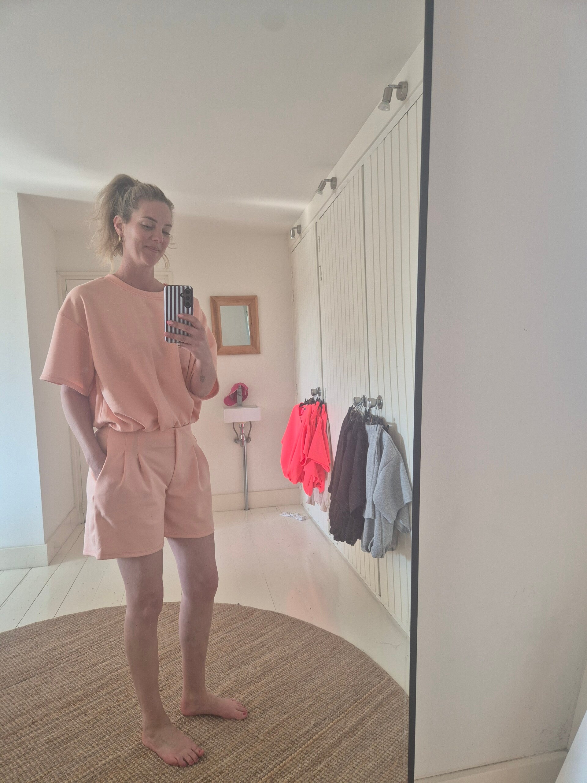 Zalmroze crop top en short