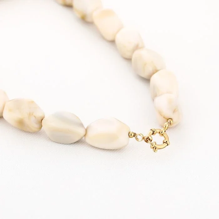 Kralenketting beige vierkant
