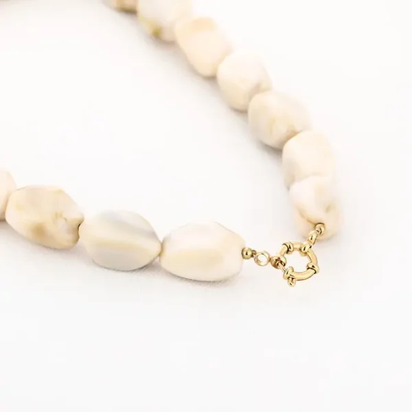 Kralenketting beige vierkant