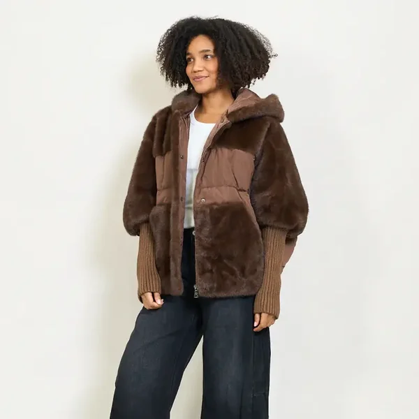 Faux vacht met capuchon en opgevulde gemengde jas.