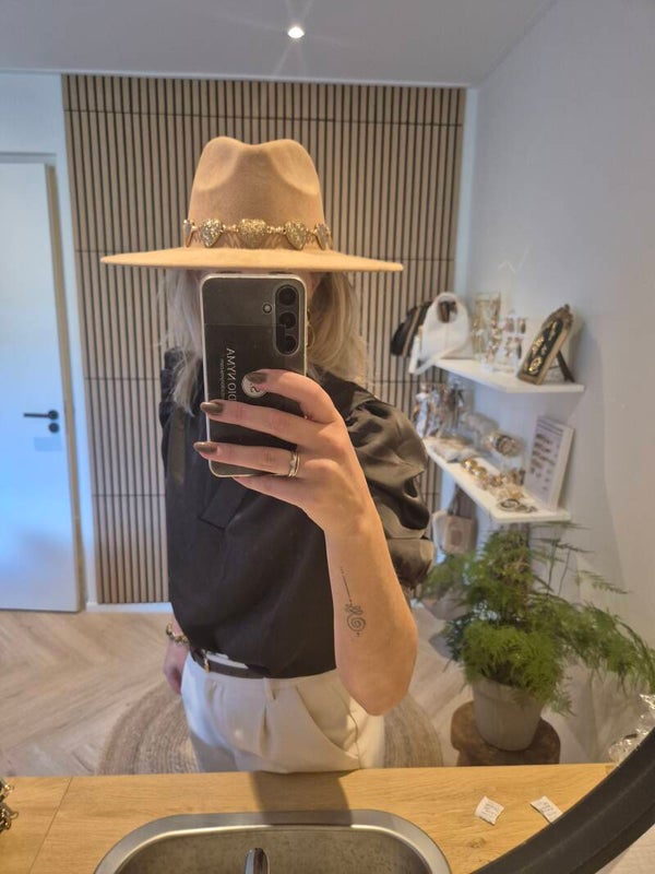 Hoed Camel met ketting