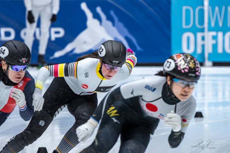 Brugse snelschaatser in actie tijdens de zesde wereldbeker van het seizoen in Dordrecht