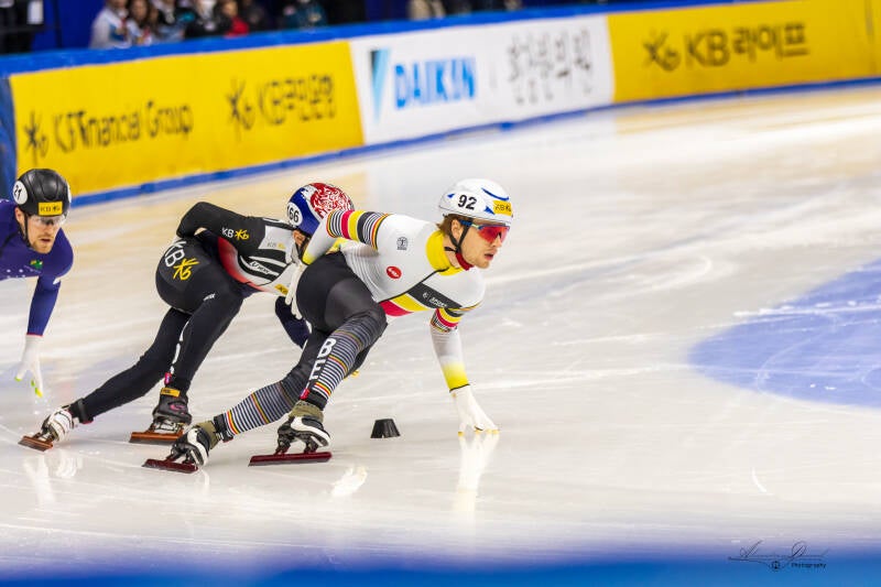 Brugse snelschaatser in actie tijdens het Wereldkampioenschap in Seoul tijdens de A-finale