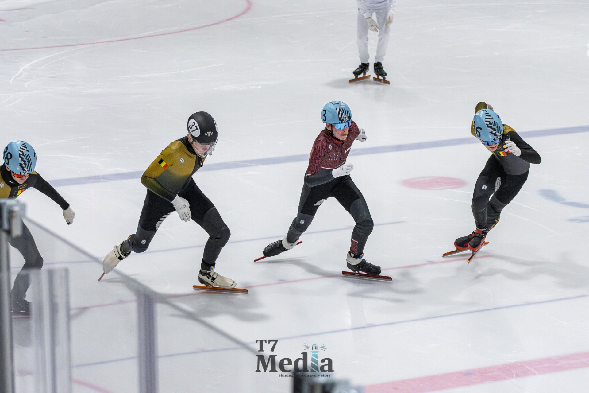 Brugse snelschaatster aan het schaatser tijdens een wedstrid in Deurne