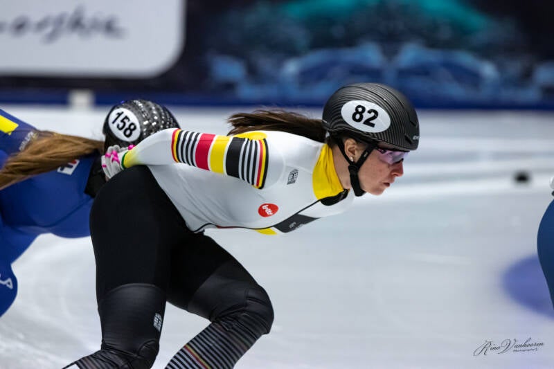 Brugse snelschaatster in actie tijdens het Europees kampioenschap