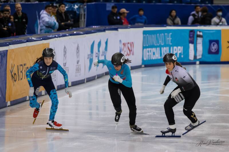 Brugse snelschaatster Alexandra in actie tijdens de wereldbeker in Almaty, Kazachstan