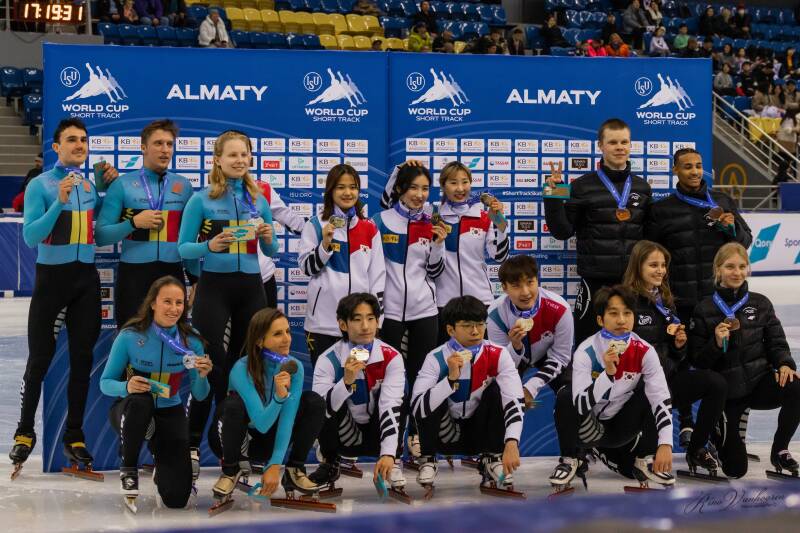 Zilver voor de nationale ploeg, waaronder onze Brugse schaatster Alexandra
