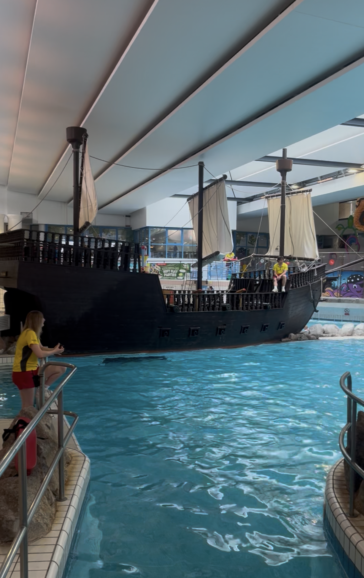   Coral Reef Waterworld Bracknell review    Indoor water park UK     Family days out near Hampshire Water park near London     Family attraction Berkshire     Best family water park UK content creator uk 