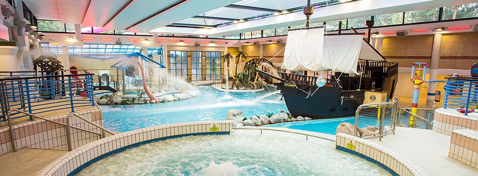   Coral Reef Waterworld Bracknell review    Indoor water park UK     Family days out near Hampshire Water park near London     Family attraction Berkshire     Best family water park UK content creator uk