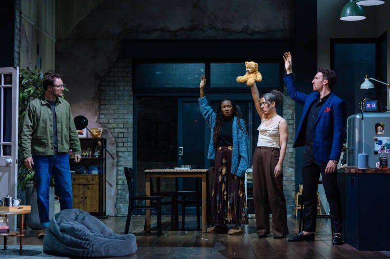 2:22 a ghost story kings theatre Portsmouth review James bye Shvorne marks Natalie Casey 