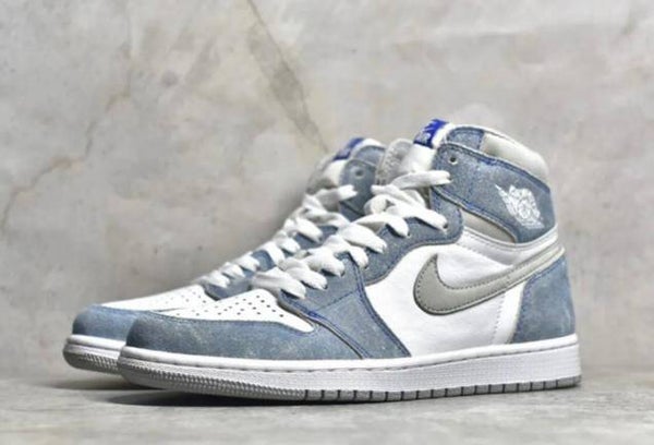 Air Jordan 1 Retro High OG Hyper Royal
