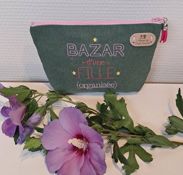 La trousse brodée