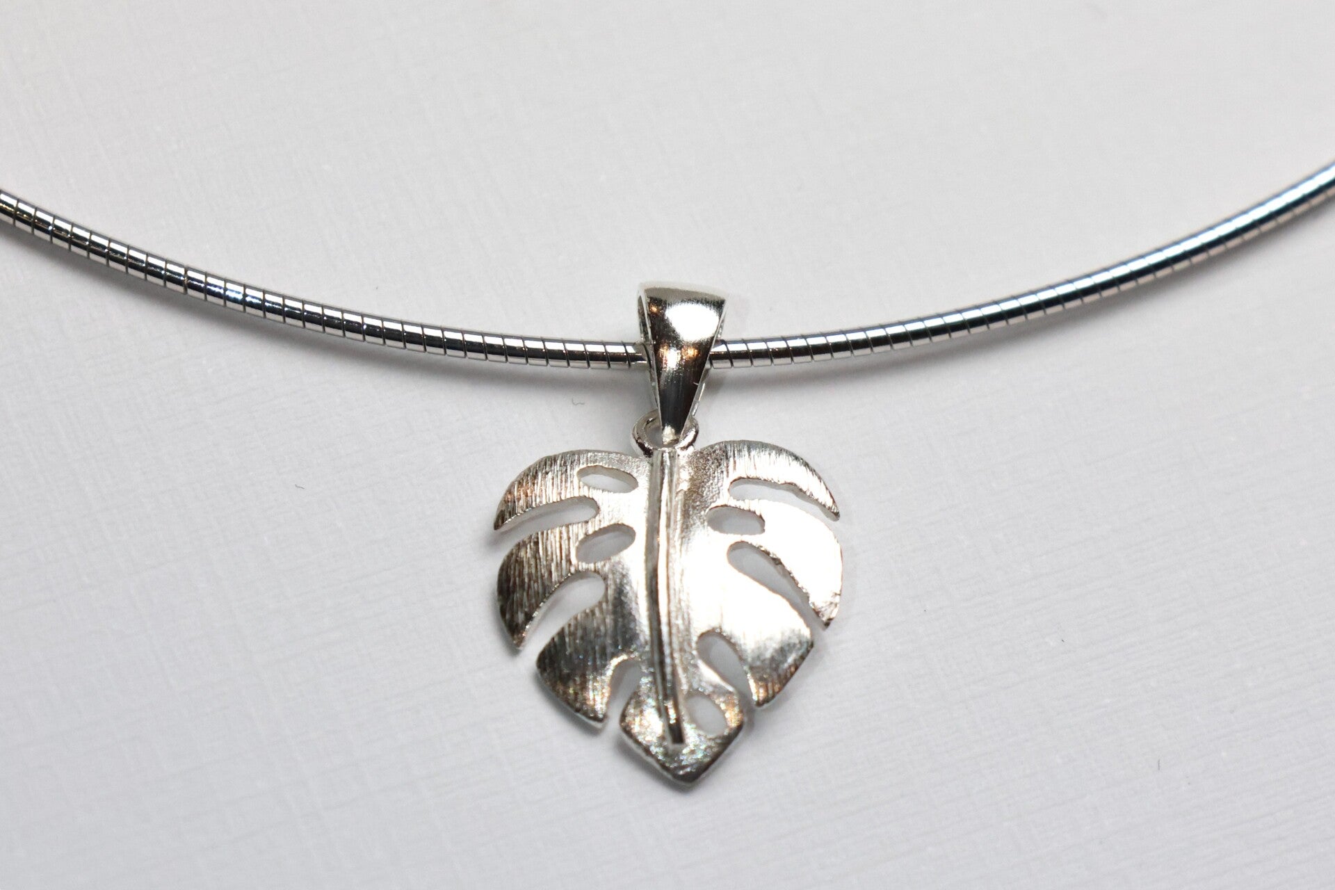 Monstera-Anhänger – Collier oder Kette