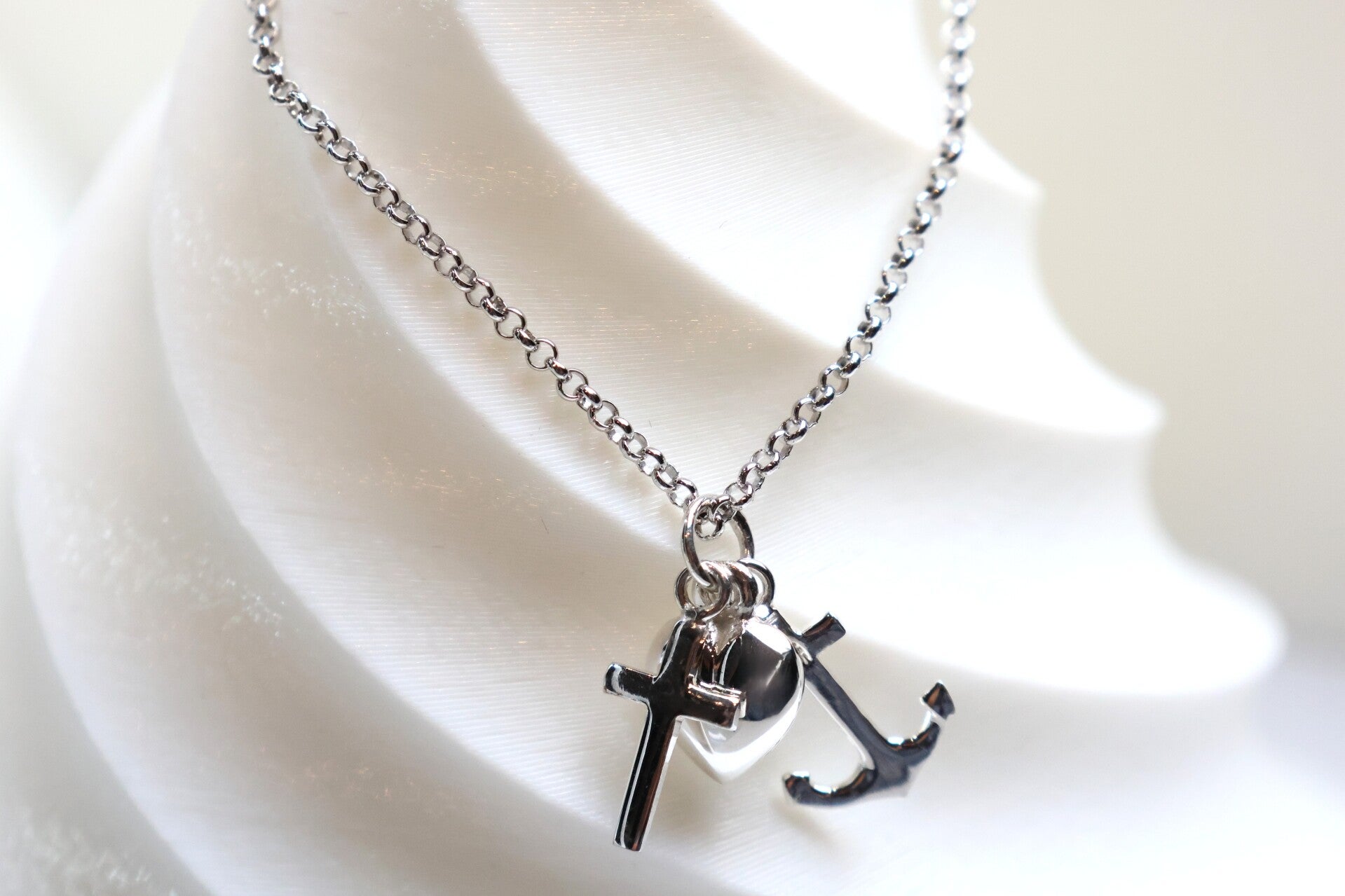 Glaube-Liebe-Hoffnung – Kreuz-Herz-Anker in Silber 925 mit Kette