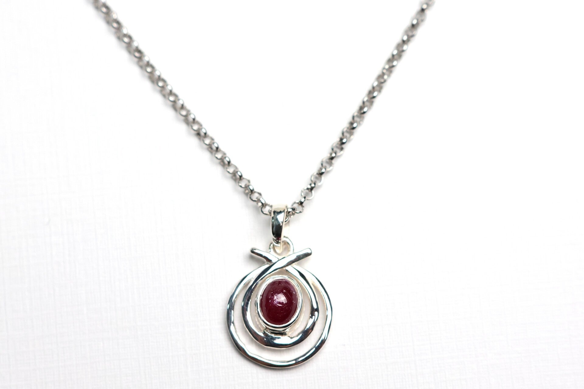 Rubin Anhänger mit Kette