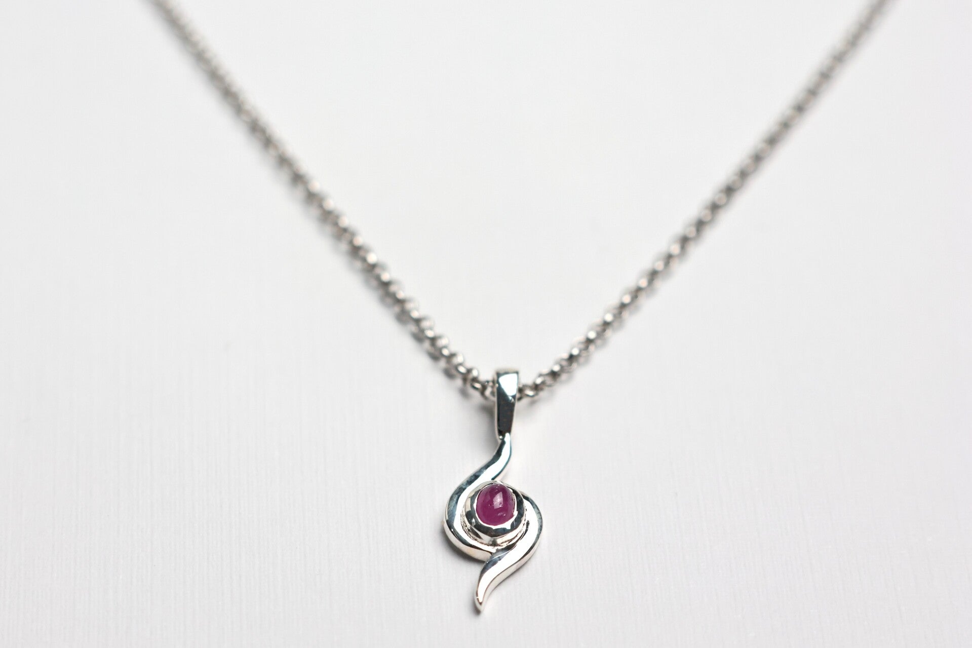 Rubin Anhänger mit Kette