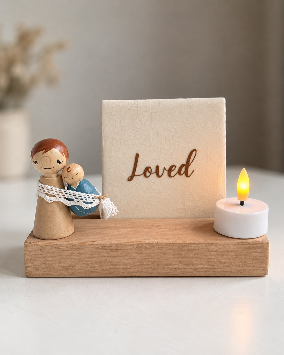 Gedenkset 'Loved' met lichtje en tegelhouder