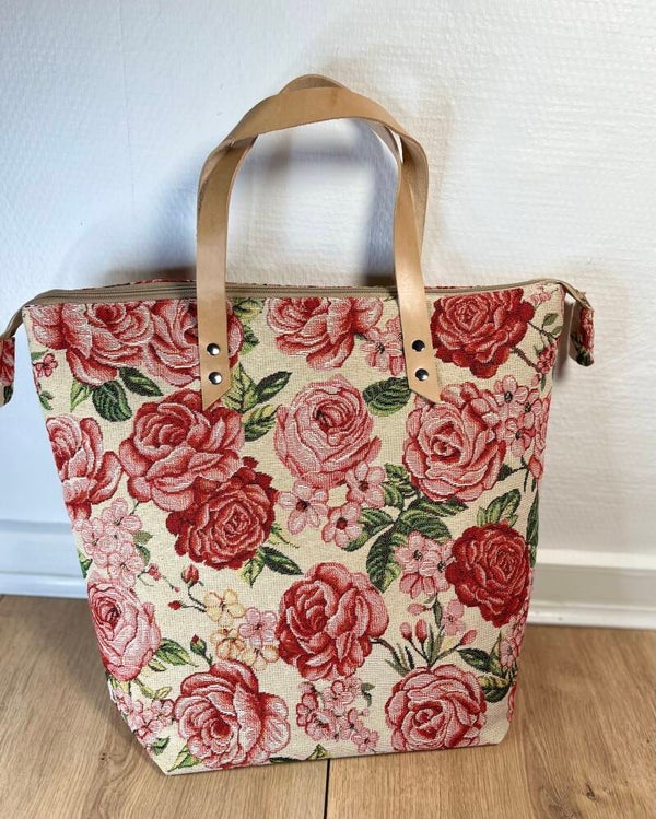 Skuldertaske m/ læder hanke Roser lys b.