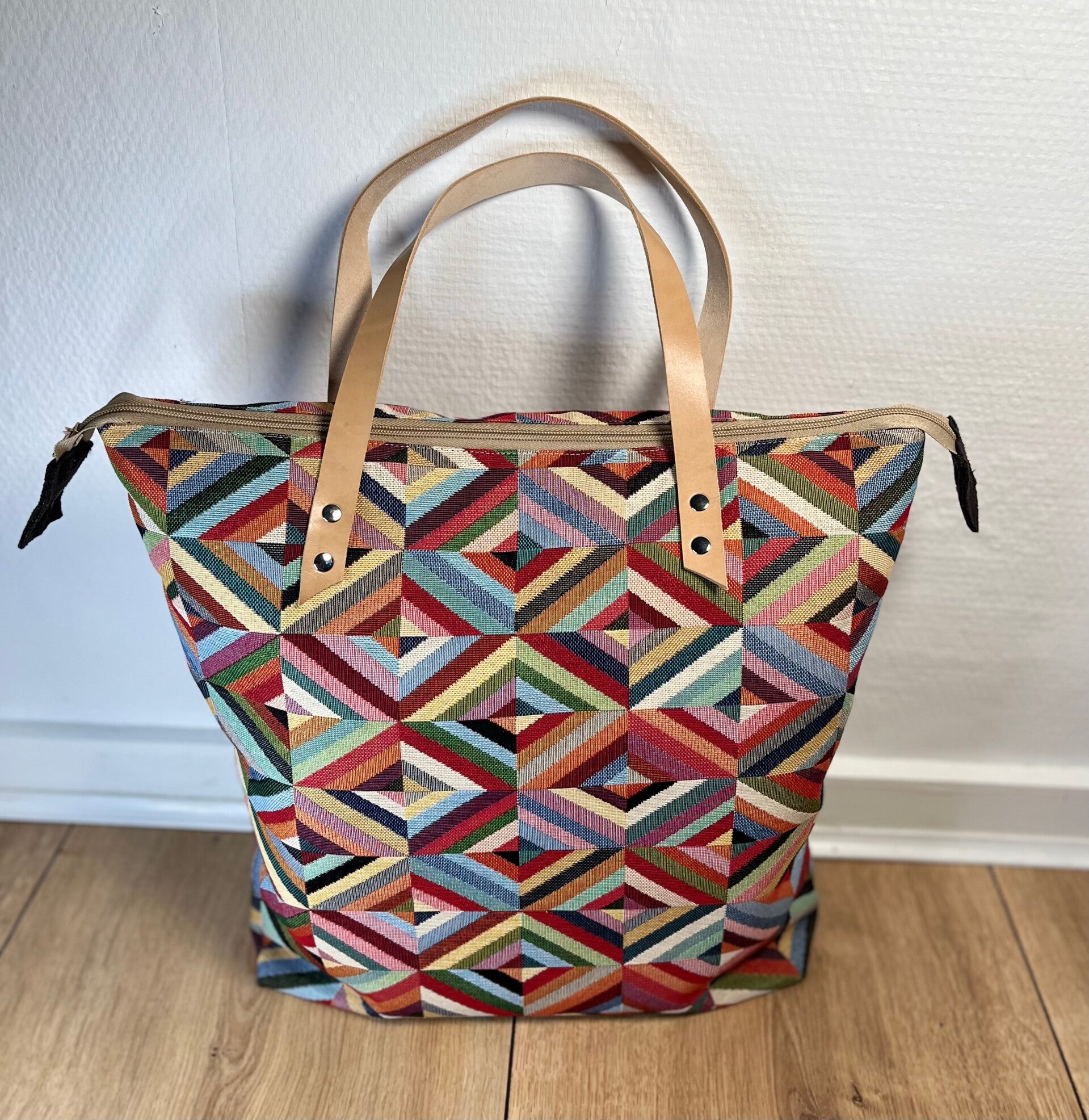 Skuldertaske m/ læder hanke tern