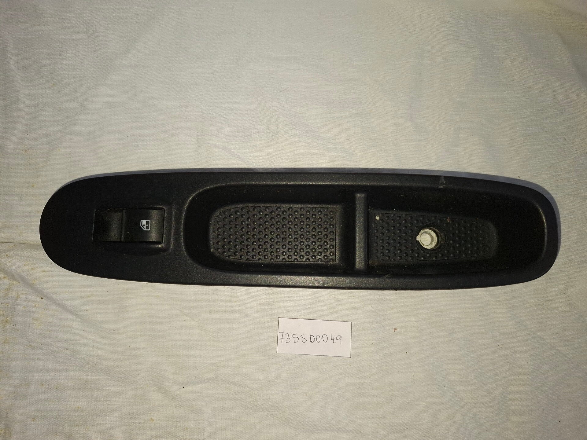 BOUTON LEVE-VITRE FIAT PUNTO EVO 1,3L JTD