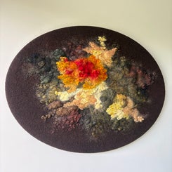 sophie-van-beeck-golden-earthshine-vilt-wol-en-zijde-diameter-60-cm-980-euro-standard-pruqms.jpg