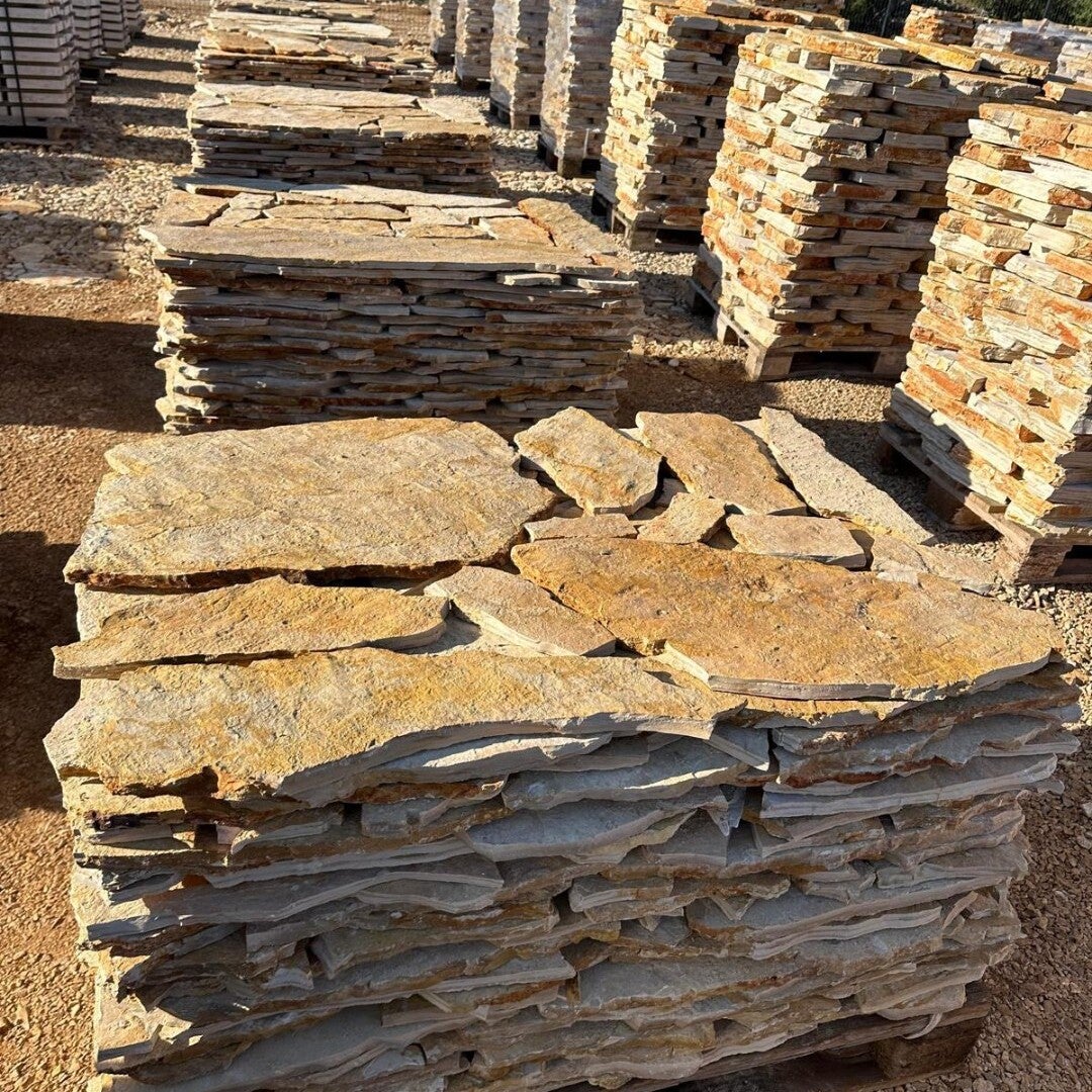 Cremefarbene kroatische Polygonalplatten