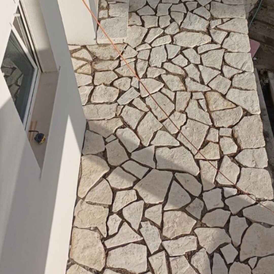 Verlegte DALMATIA CREMA ANTICO Polygonalplatten