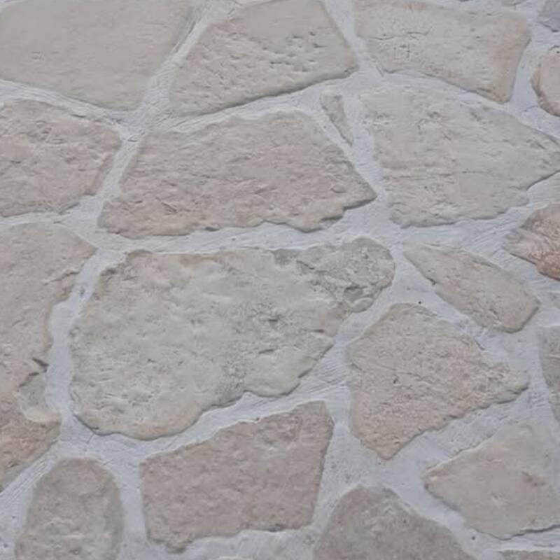 Polygonalplatten DALMATIA ANTICO - naturbelassene Kalksteinplatten aus Kroatien mit antiker Oberfläche,verlegt auf Terrasse