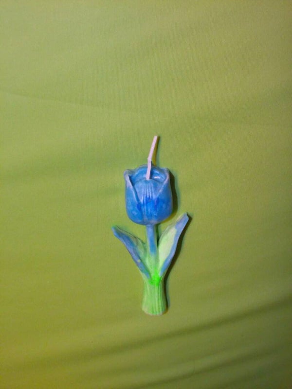 Dekorative Kerze mit Tulpe