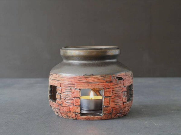 Essential Oil Burner - Irish Cottage - Basket Detail