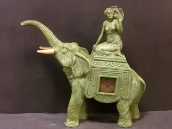 Elephant F Green Clock
