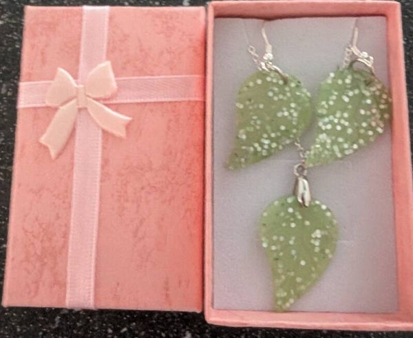 Glitter leaf shaped necklace and pierced earring set