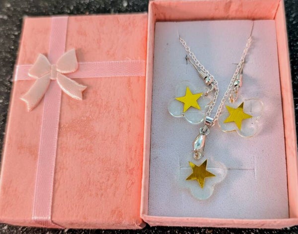 Flower Shaped resin pendant and earring set with Gold Star