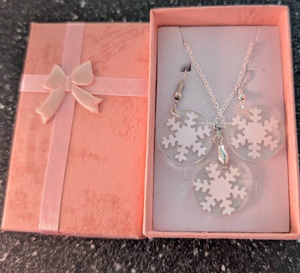 Snowflake round pendant and earring set