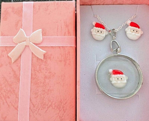 Round resin pendant and earring set with Santa Charm