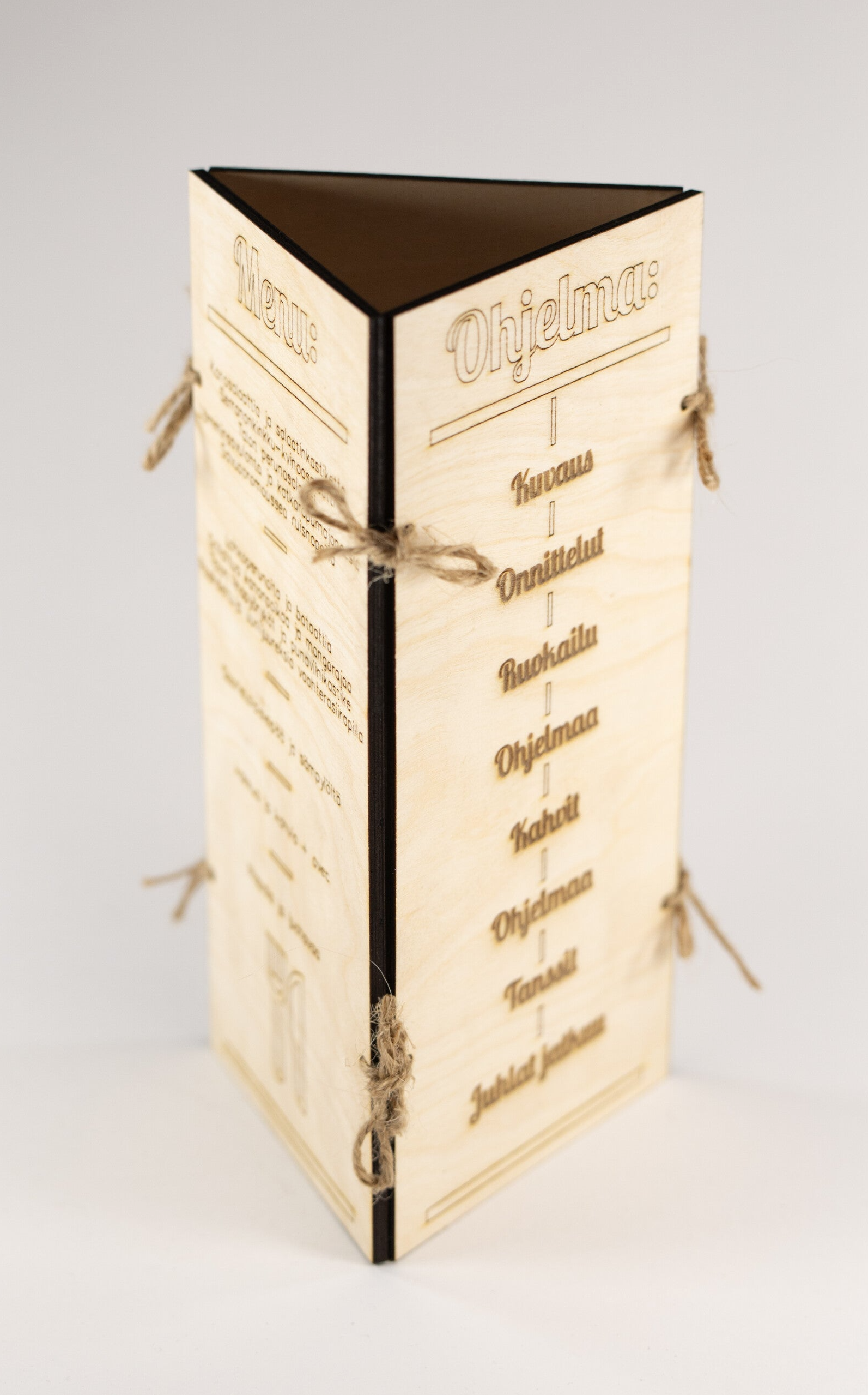 Puinen menu, -ohjelma ja pöytänumerokolmio