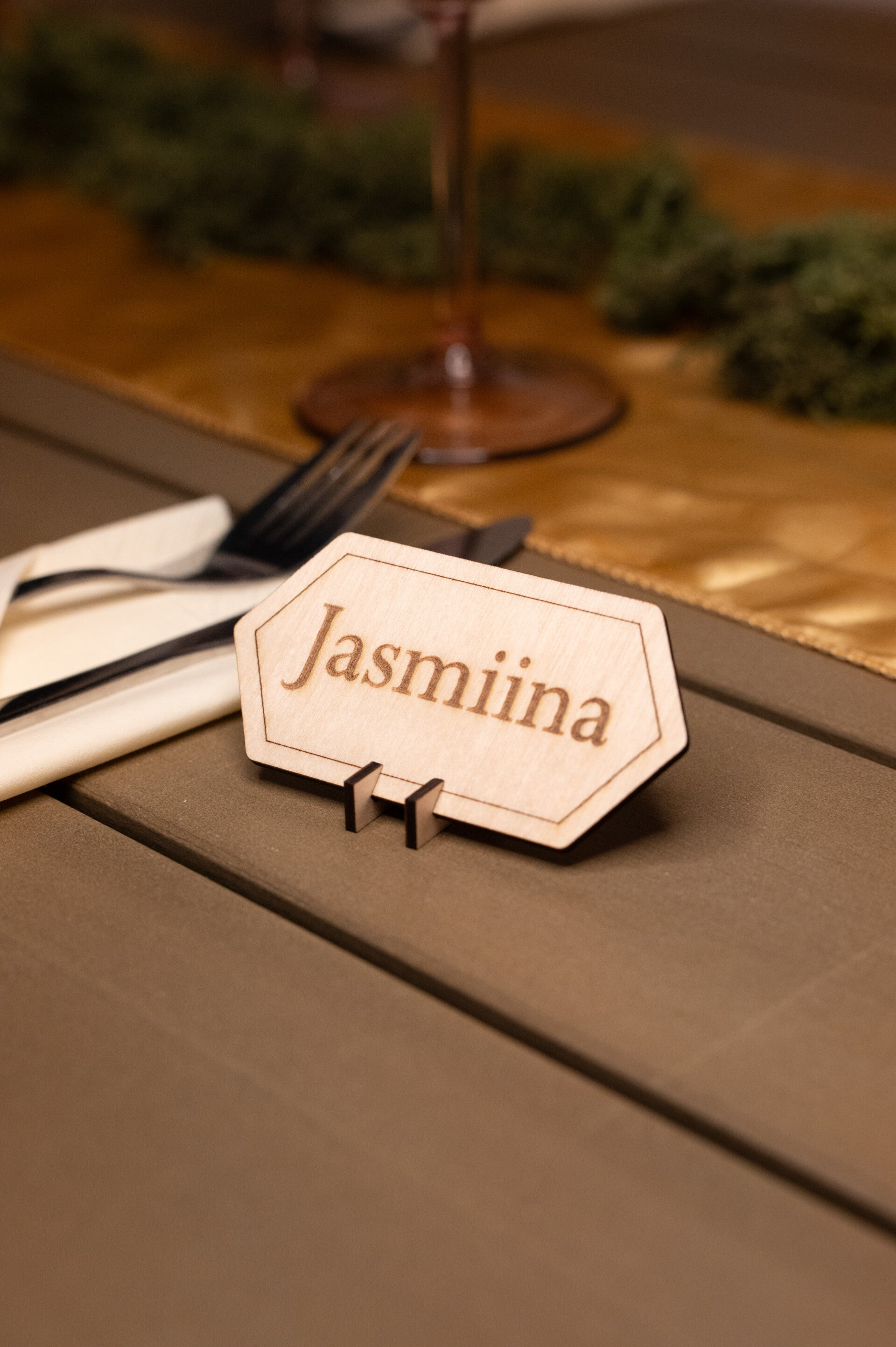 Puinen paikkakortti - Kuusikulma leveä