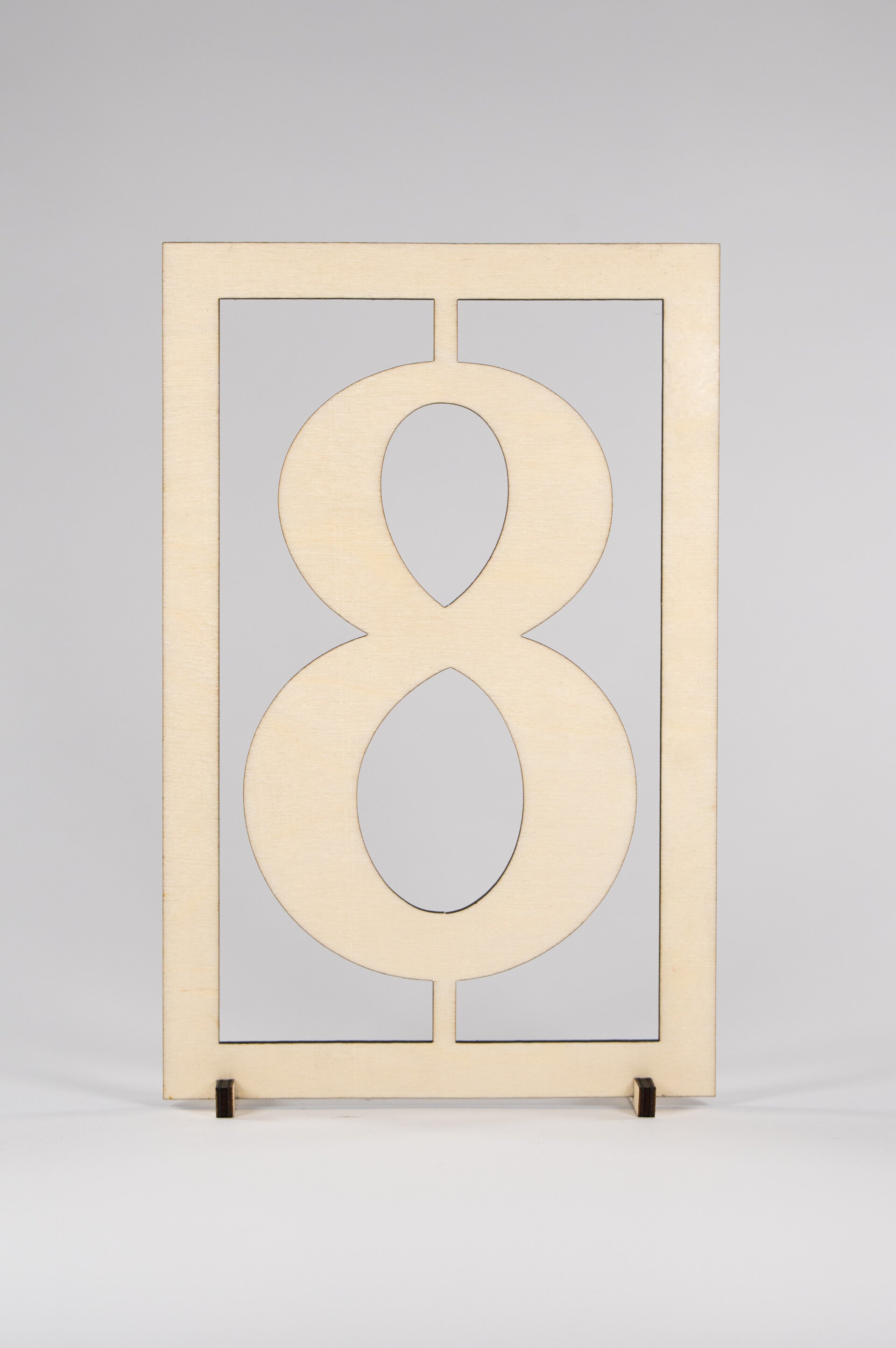 Puinen pöytänumero - Nelikulma