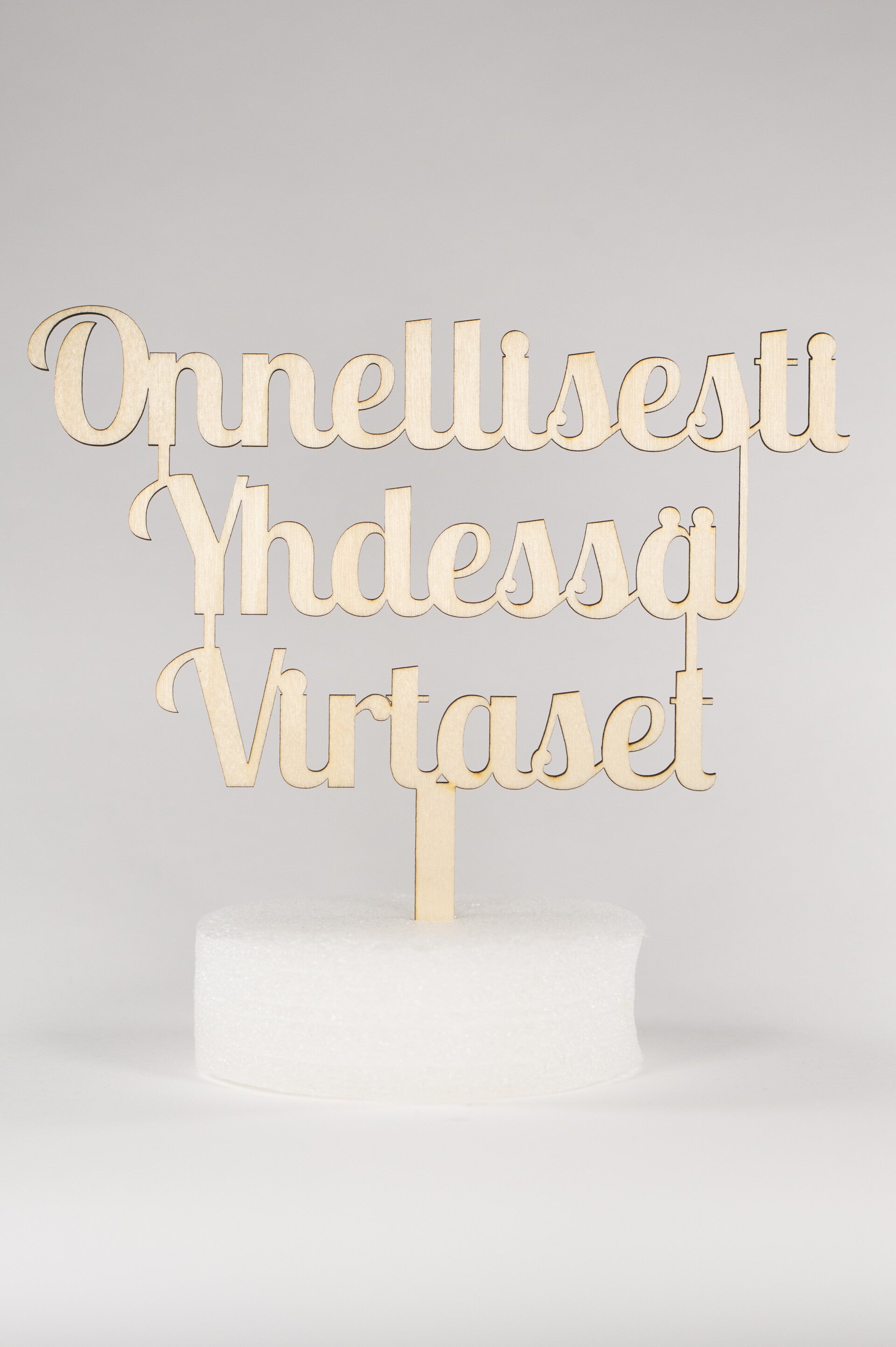 Puinen kakkukoriste - 3 rivinen