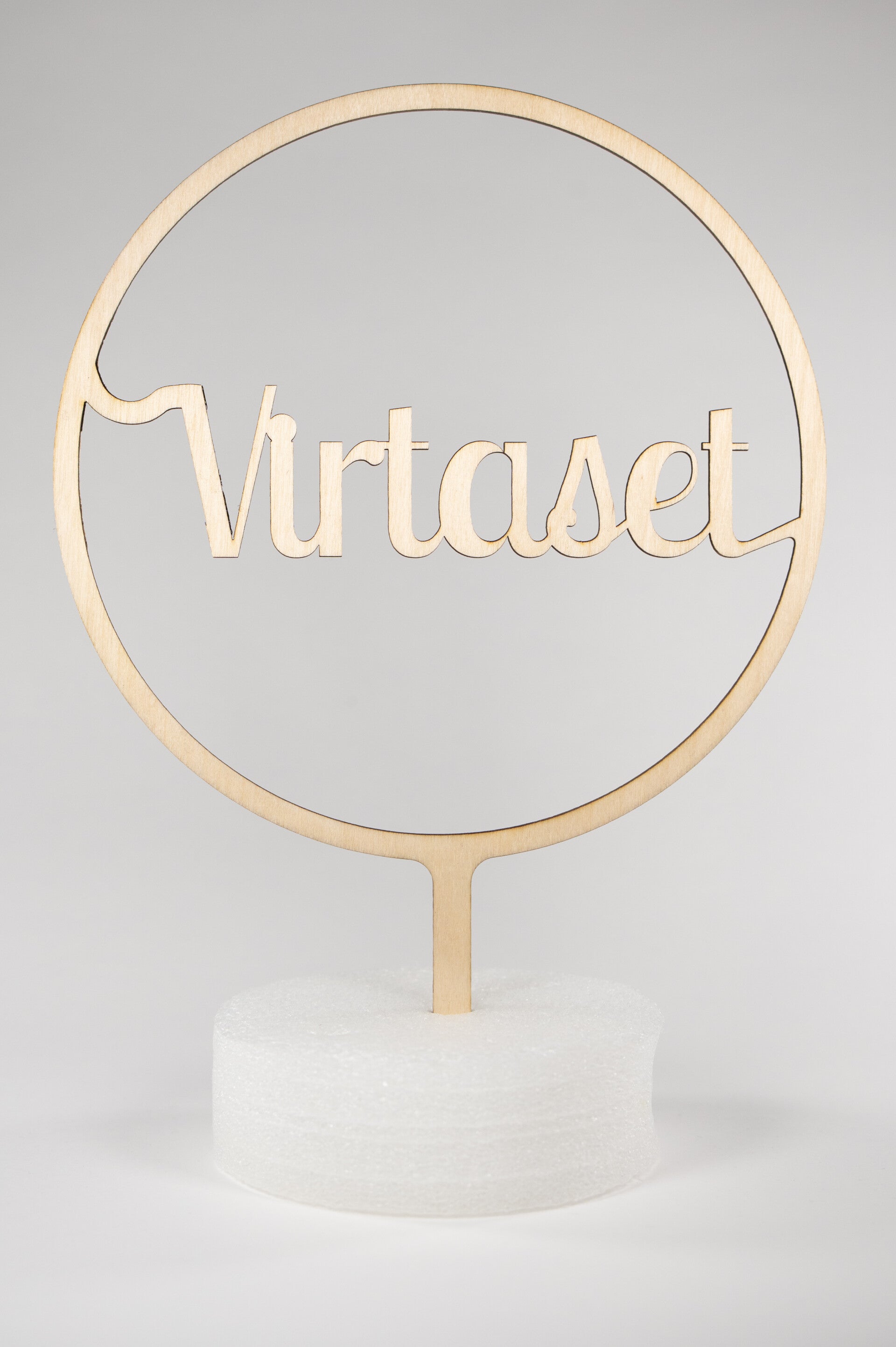 Puinen kakkukoriste - Klassinen pyöreä