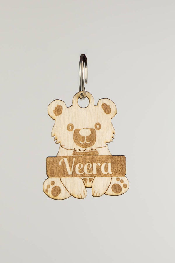 Puinen nalle-avaimenperä omalla nimellä