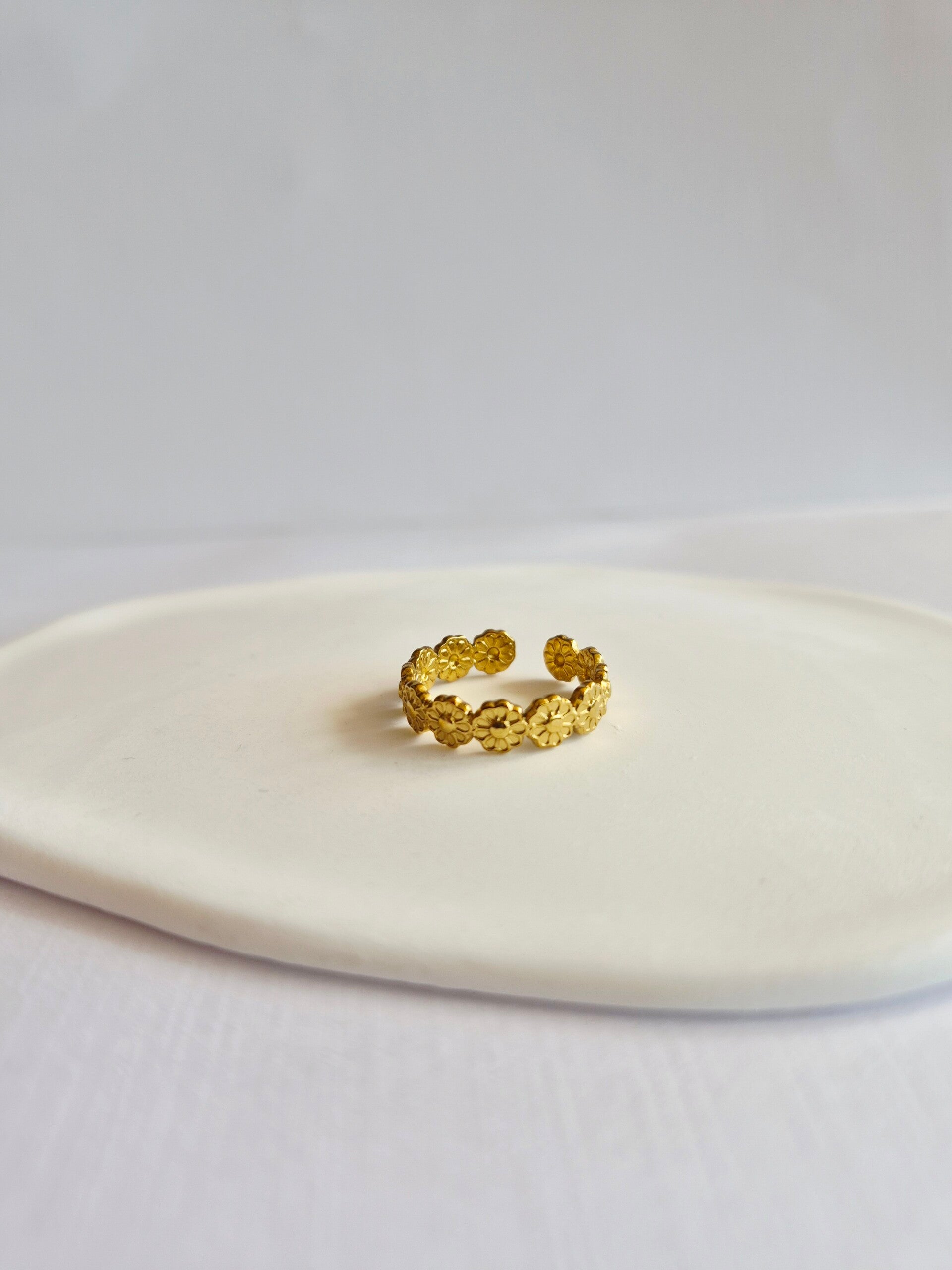 Mini flower ring
