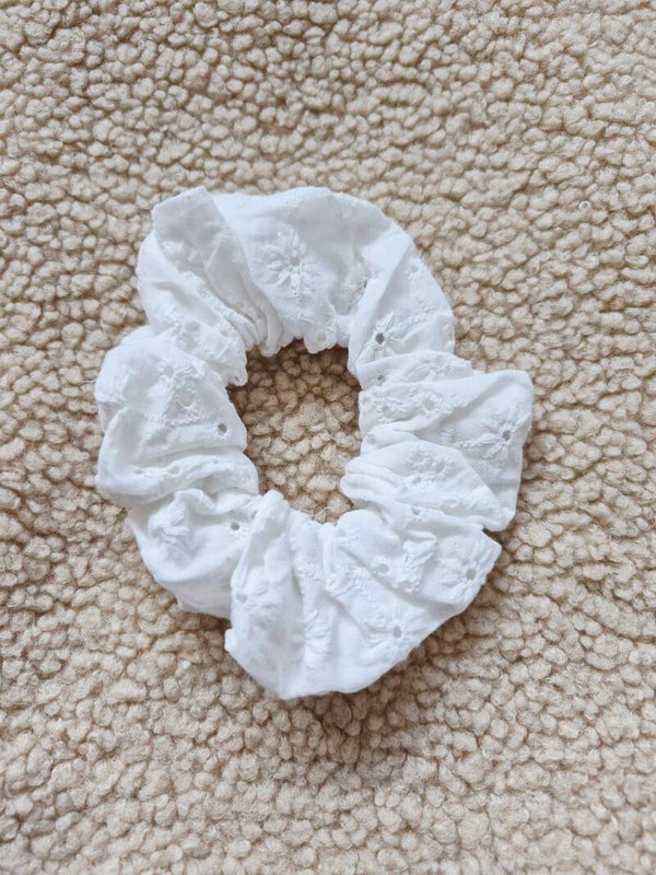 Scrunchie white