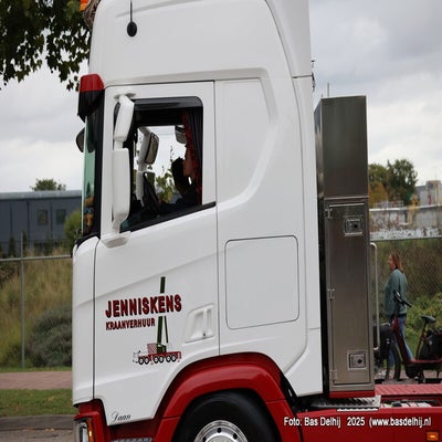 211-1r1a8265-standard.jpg