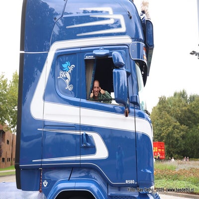 250-1r1a8304-standard.jpg
