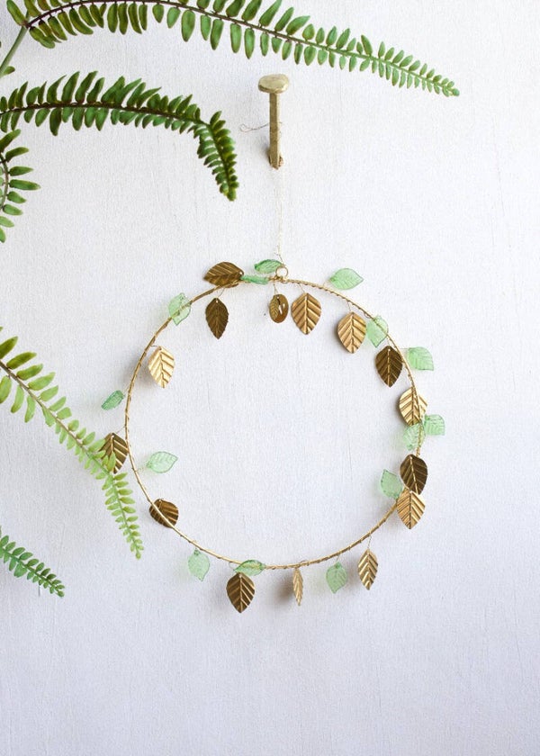 Groene en gouden bladerenkrans TI0623
