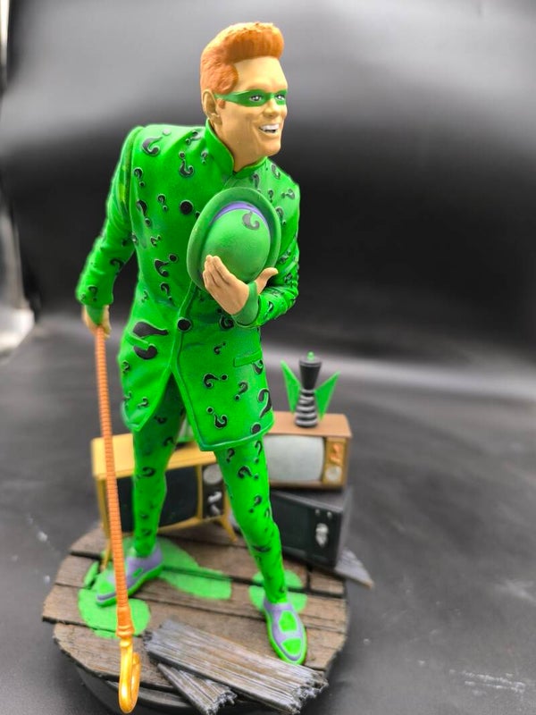 "L'Enigmista di Jim Carrey: Astuzia, Colore e Mimica Direttamente da Gotham a Casa Tua!"