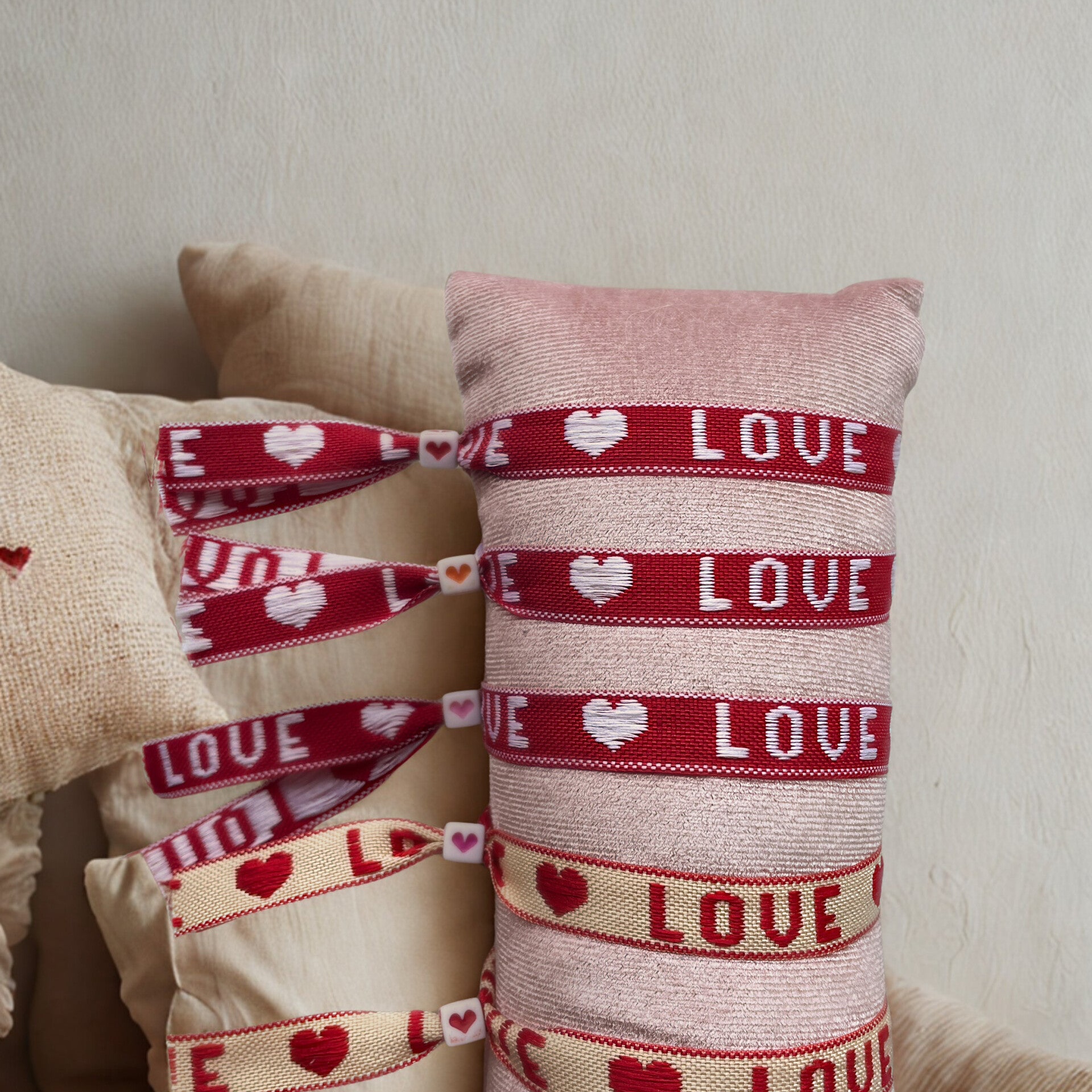 Armbandje lint LOVE - Rood