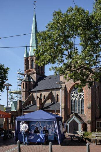 Stand Bochum hilft e. v. vor der kath. Kirche